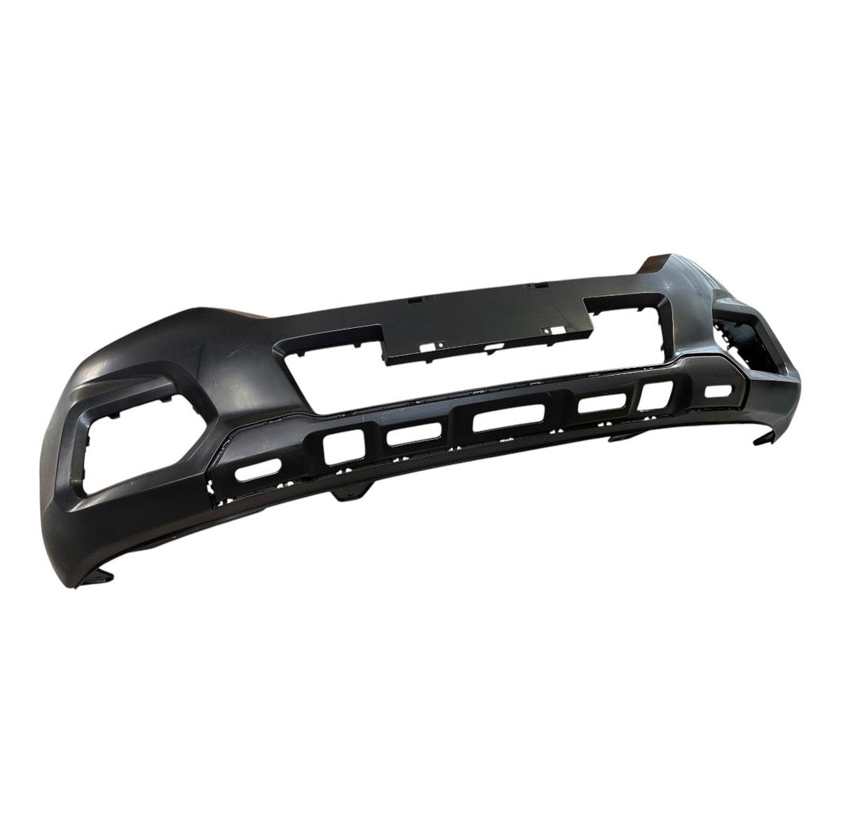 PARACHOQUE DELANTERO SIN  REJILLA MAXUS T60 17-23 Maracars.cl